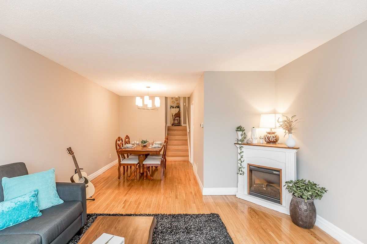 64 Alexander St
