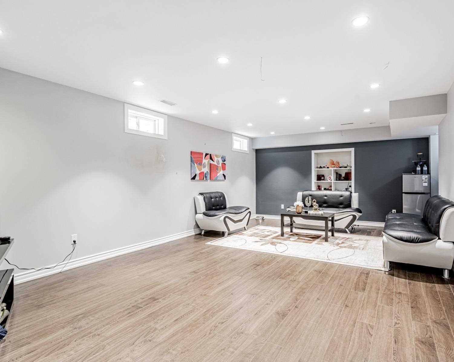42 Corwin Dr