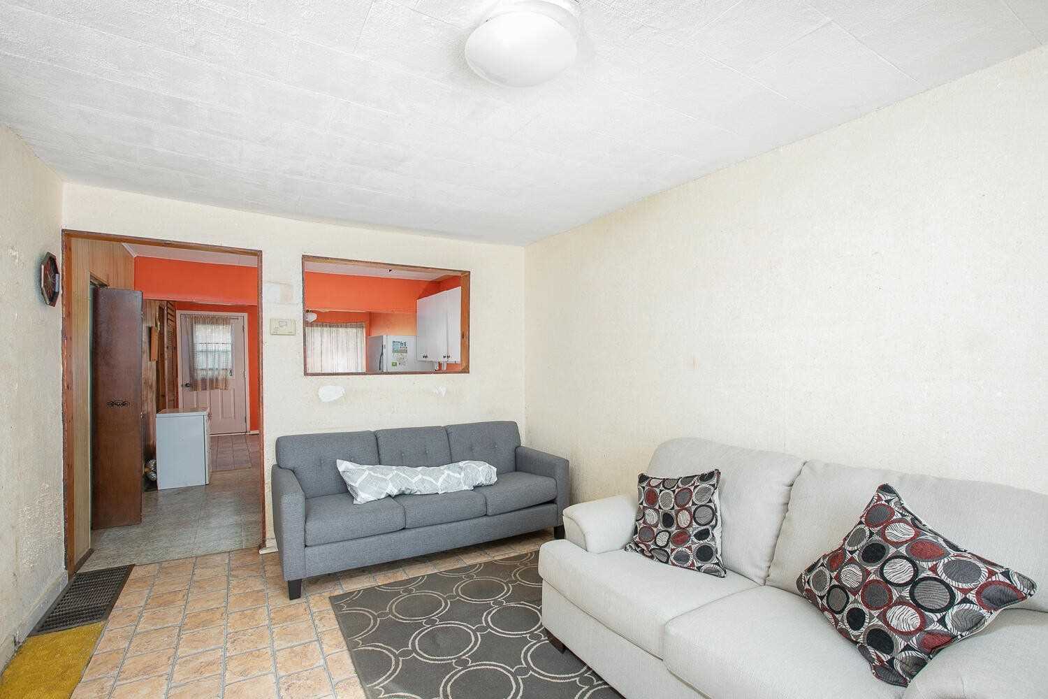 208 Bayview Ave