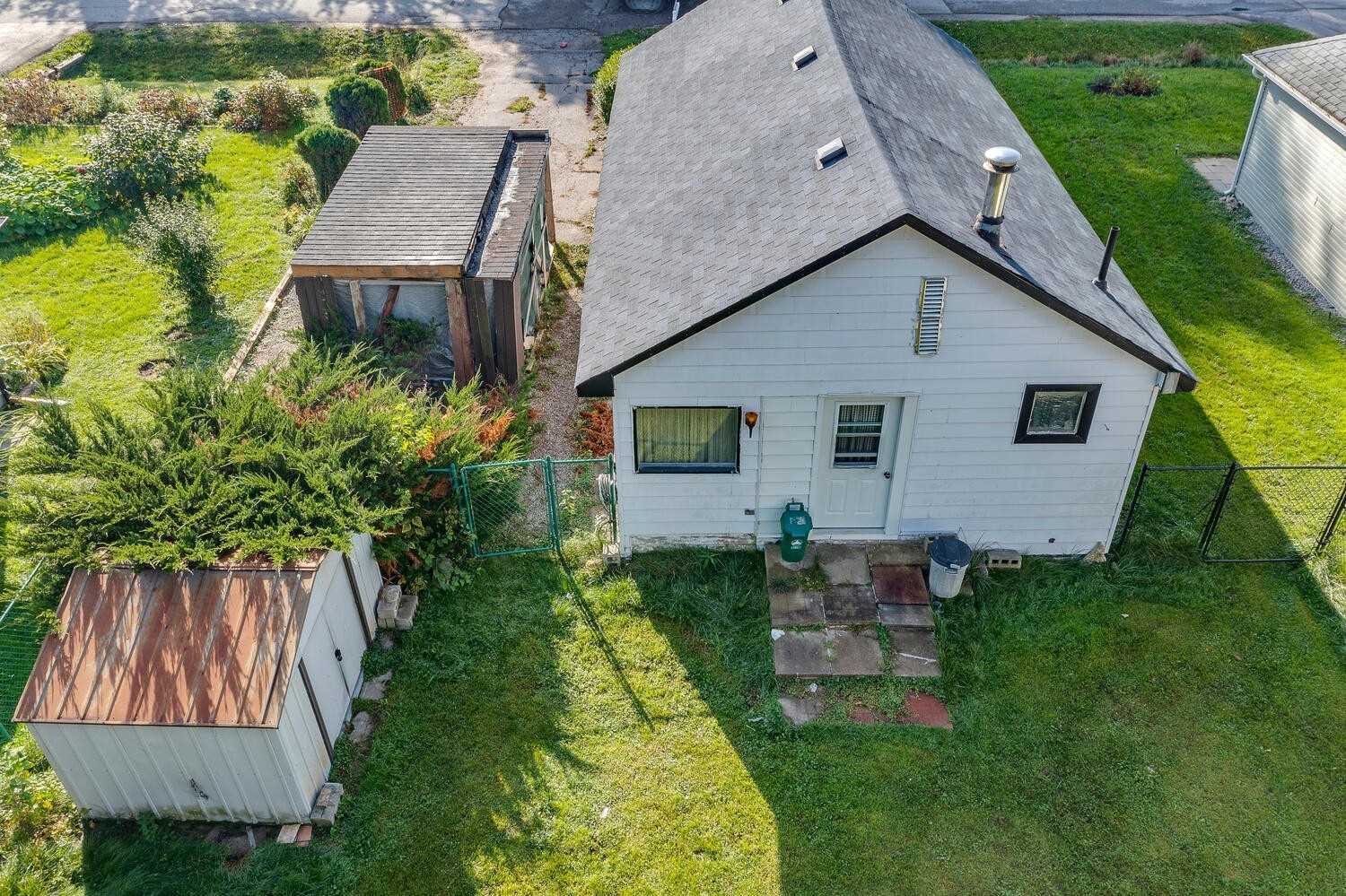208 Bayview Ave