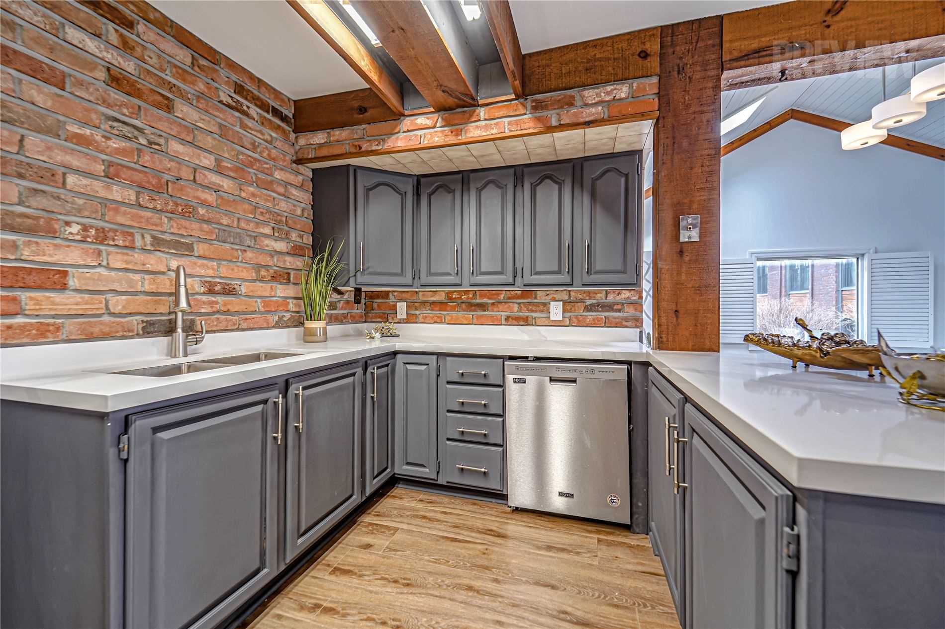15 River Dr