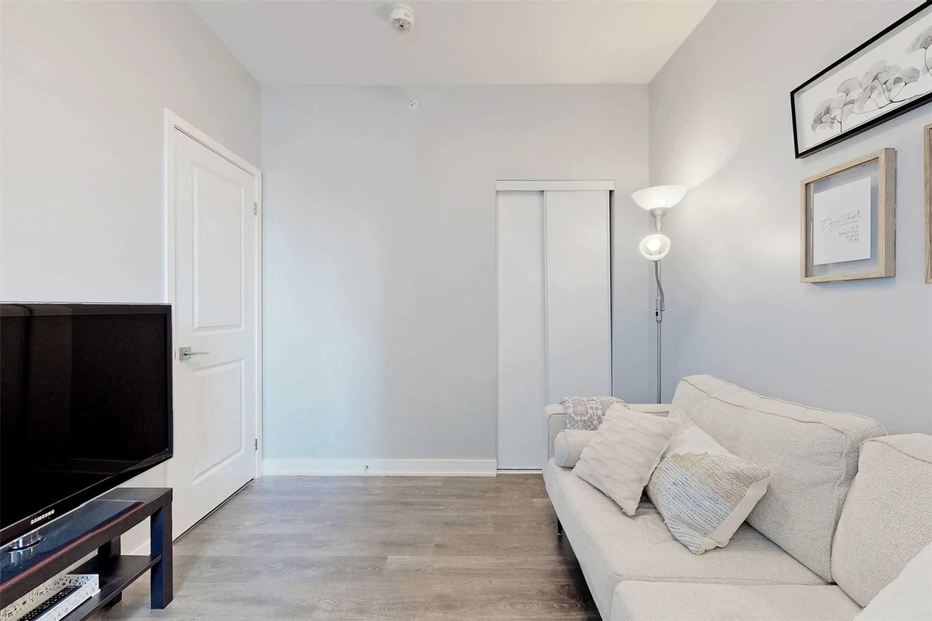 75 Oneida Cres, #410
