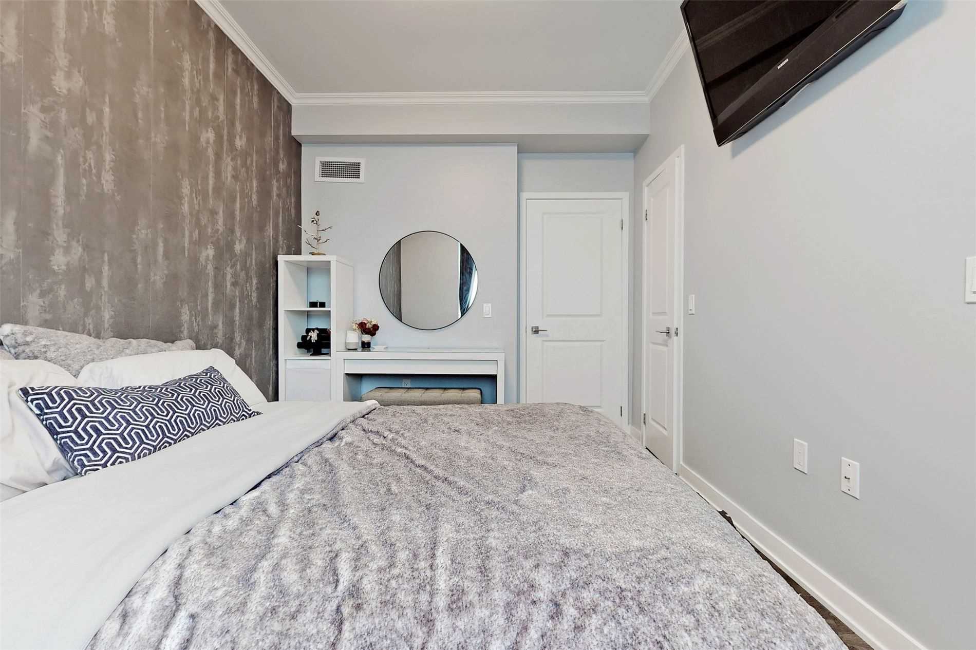 75 Oneida Cres, #410