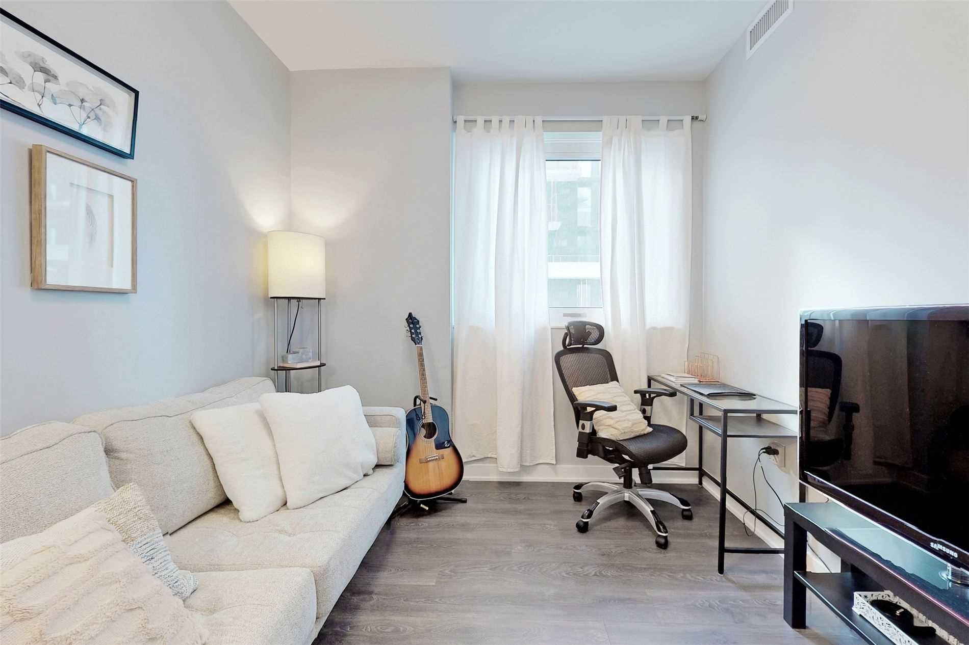 75 Oneida Cres, #410