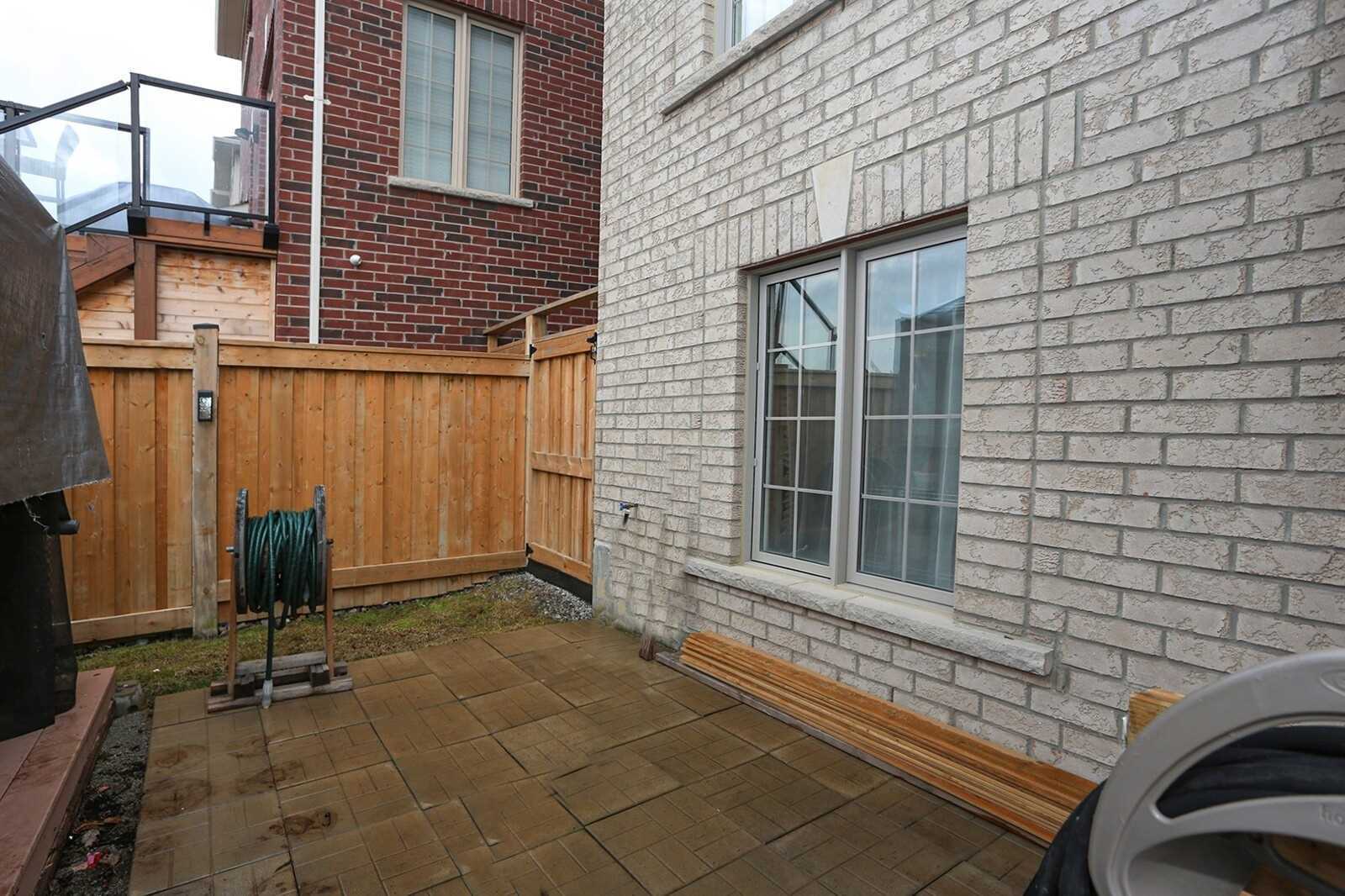 11 Turner Dr