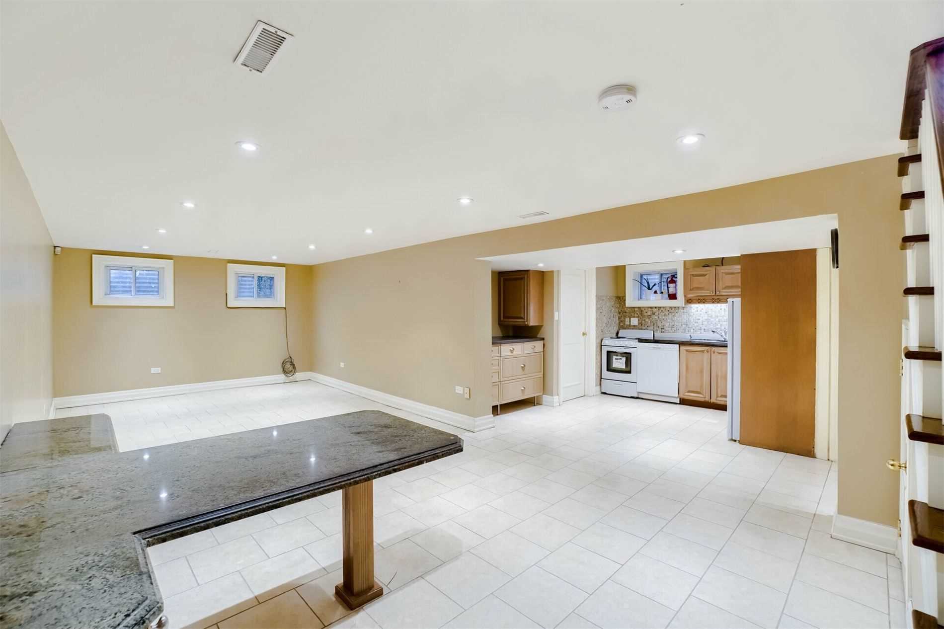 125 Bay Thorn Dr