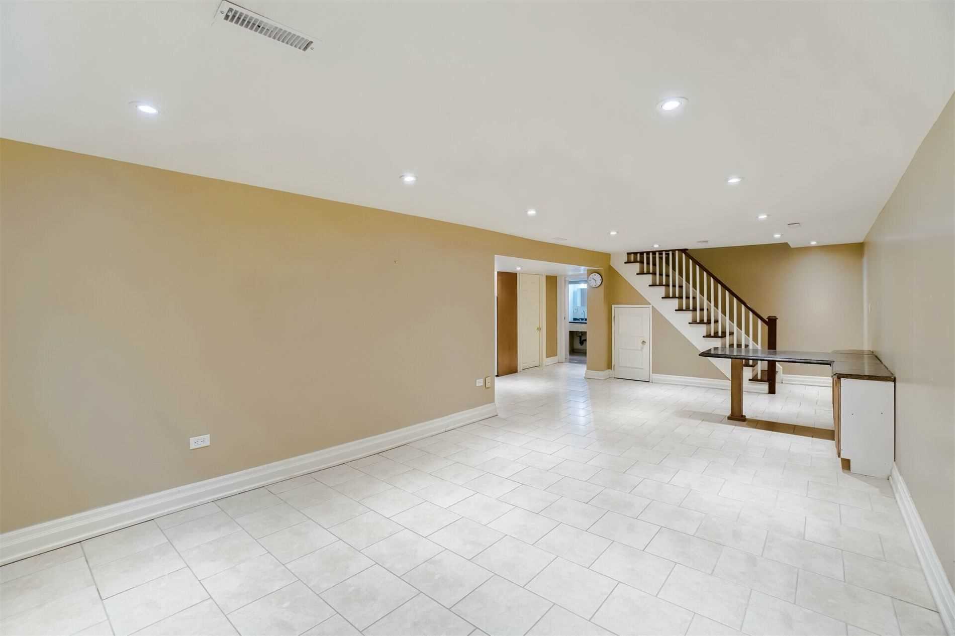 125 Bay Thorn Dr