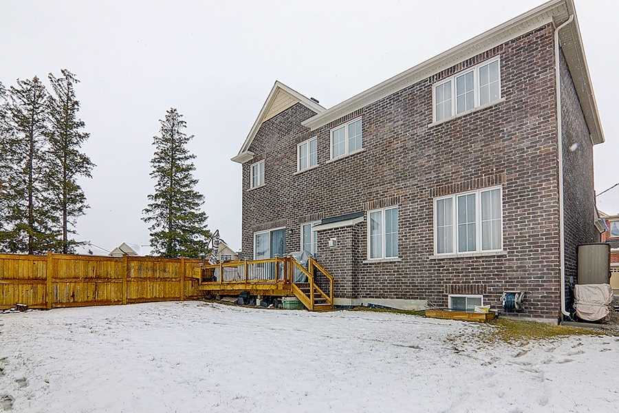 6 Ken Sinclair Cres