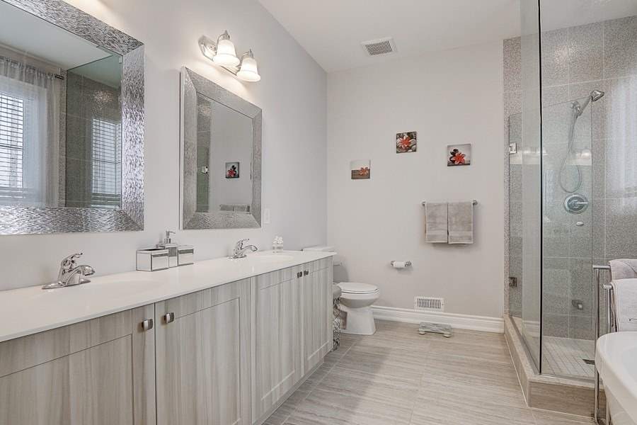 6 Ken Sinclair Cres