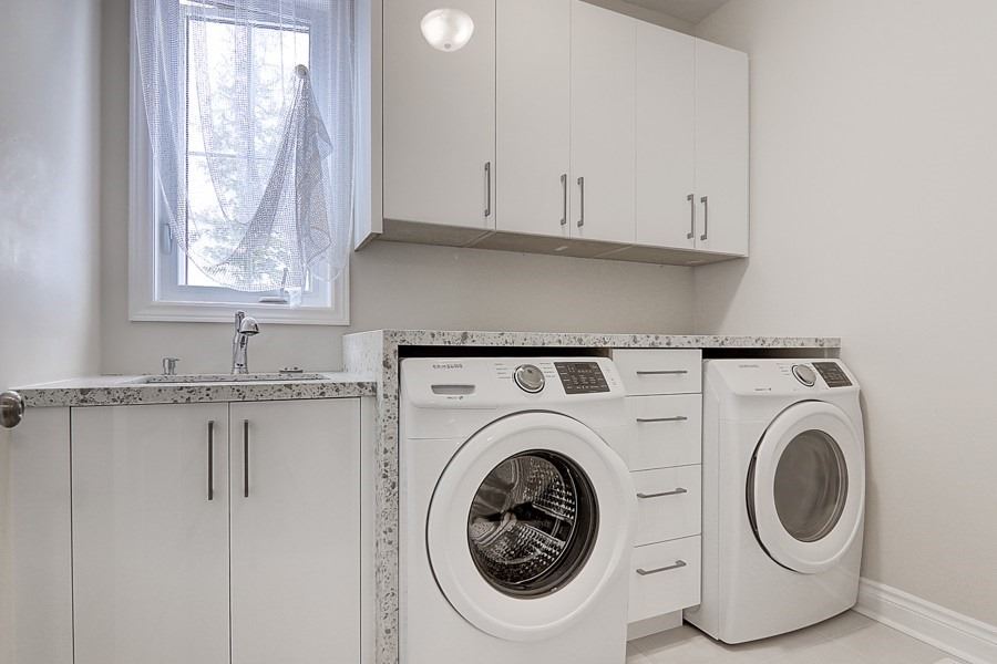 6 Ken Sinclair Cres