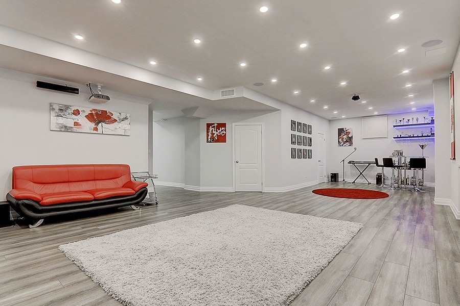6 Ken Sinclair Cres