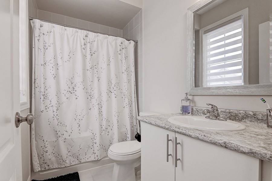 6 Ken Sinclair Cres