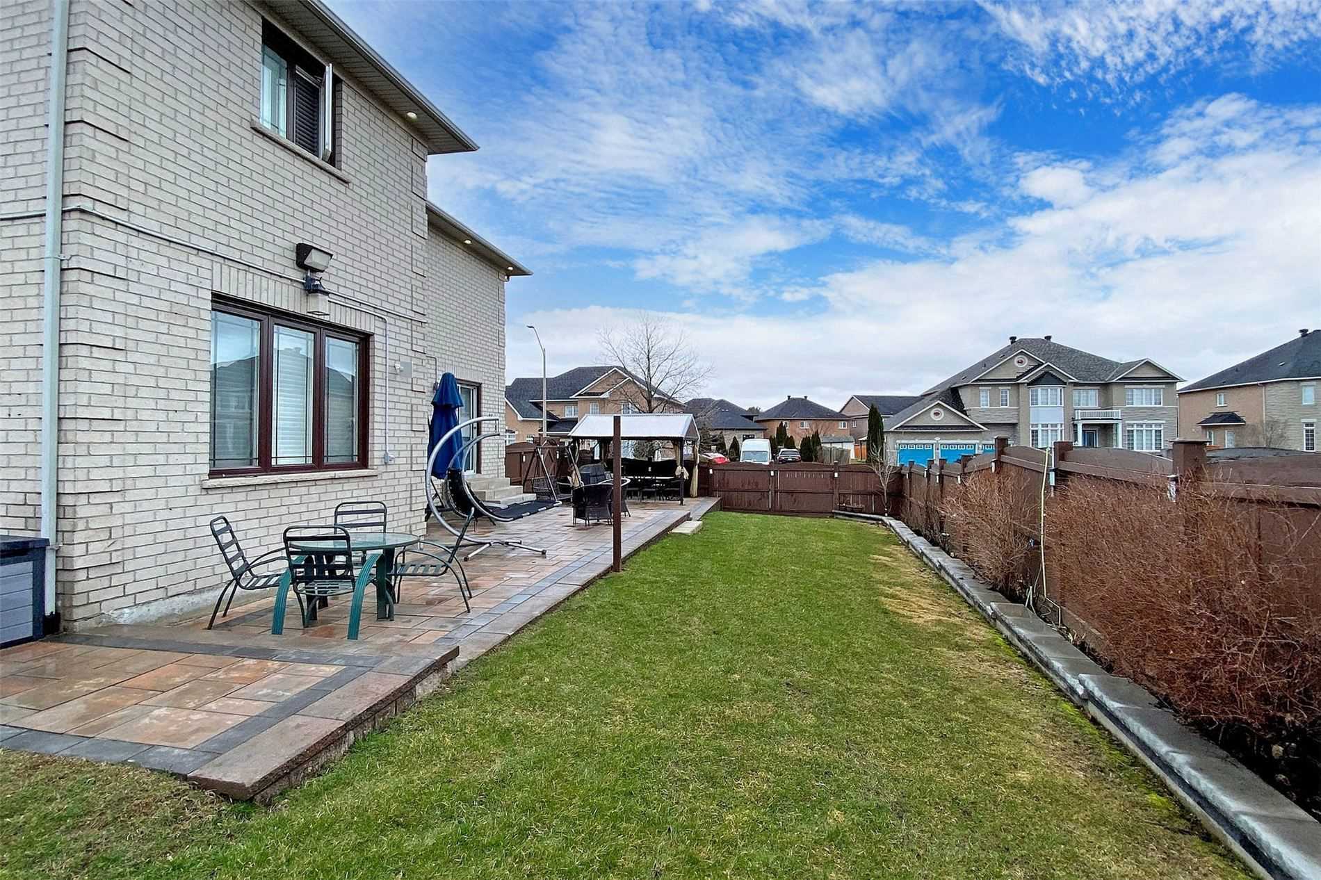 6 Lemsford Dr
