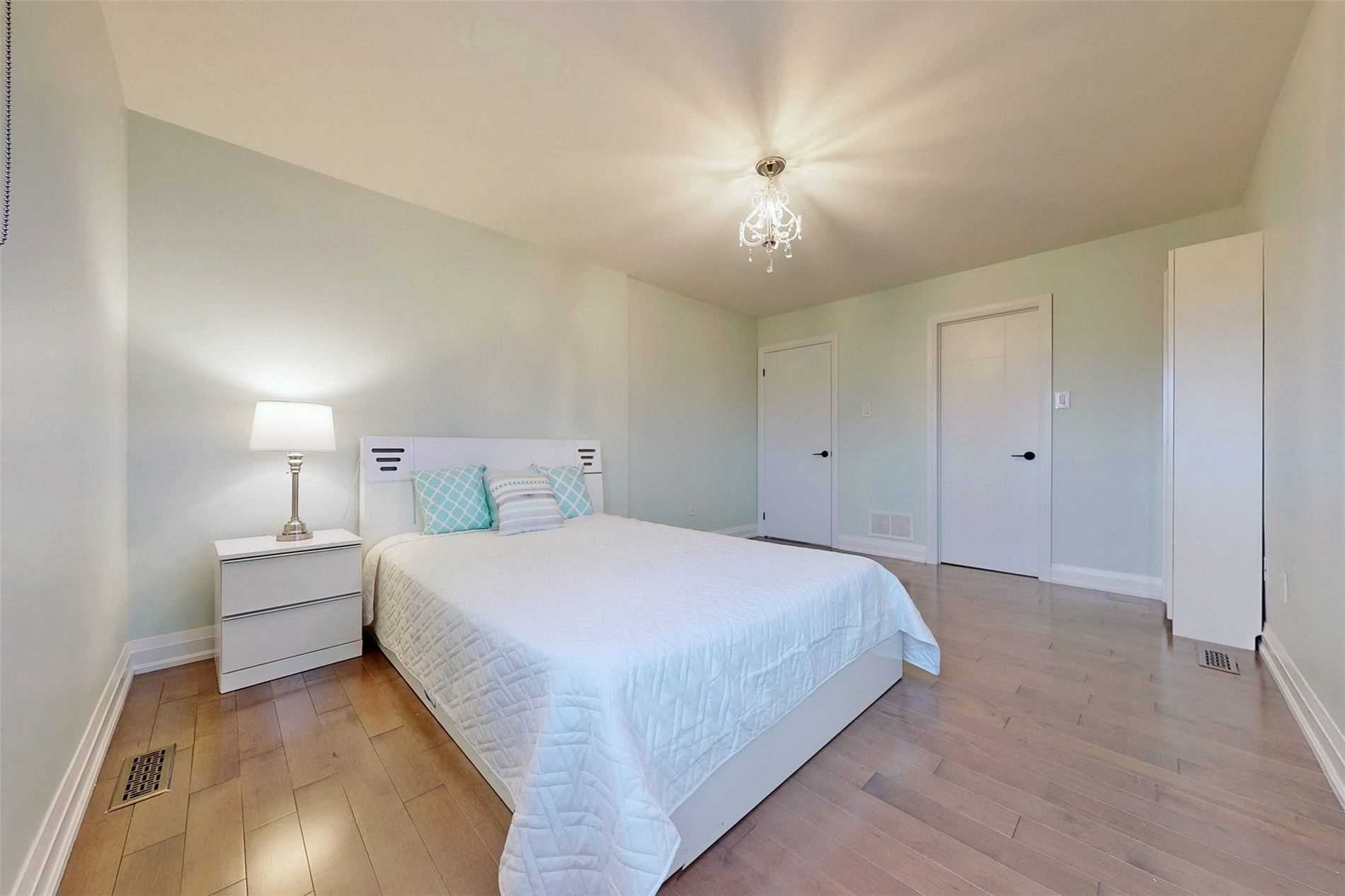 6 Lemsford Dr