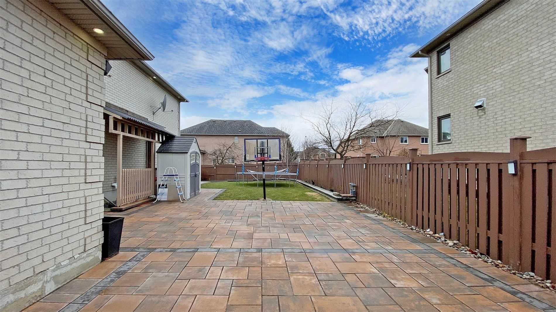 6 Lemsford Dr