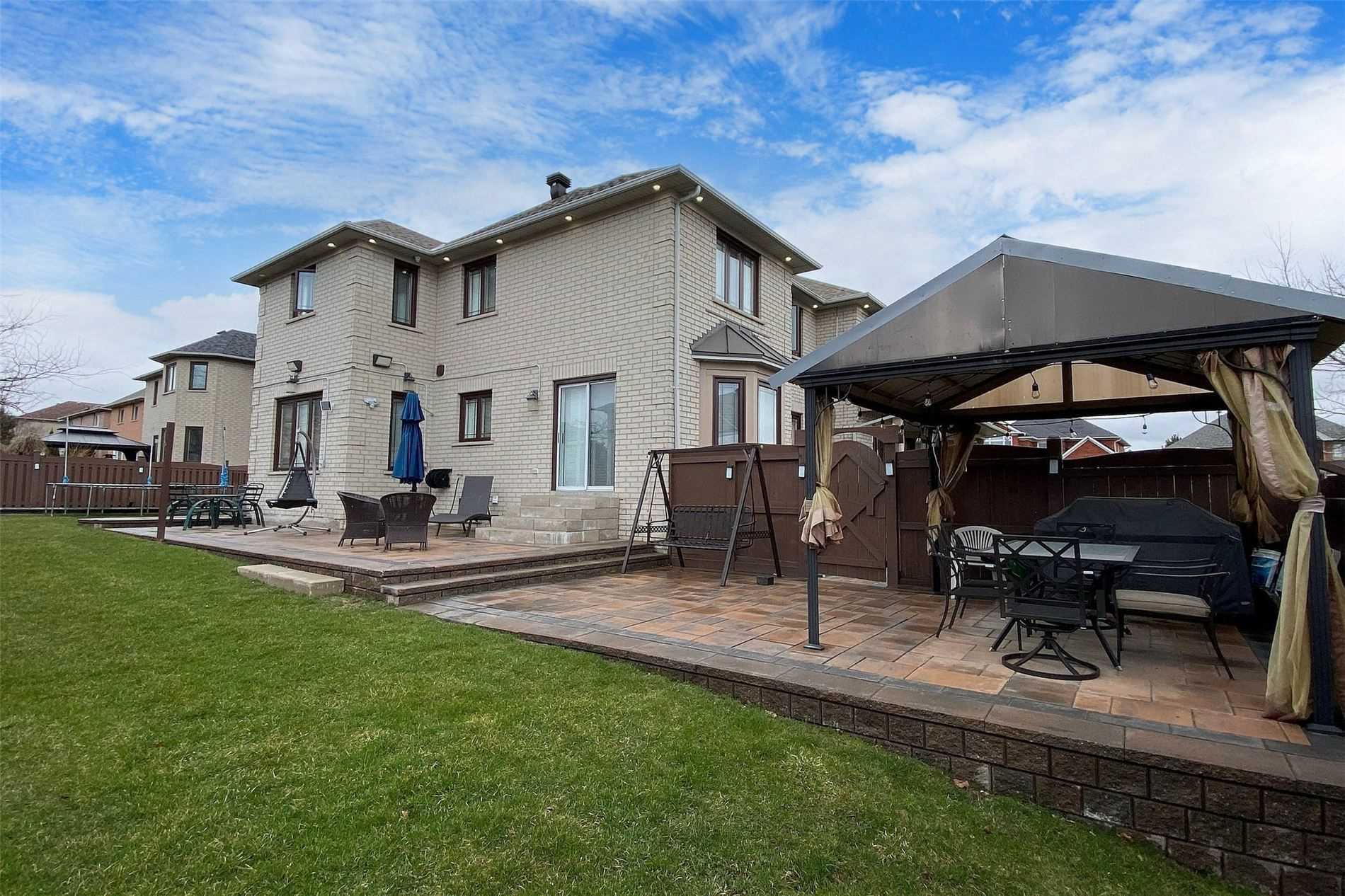 6 Lemsford Dr