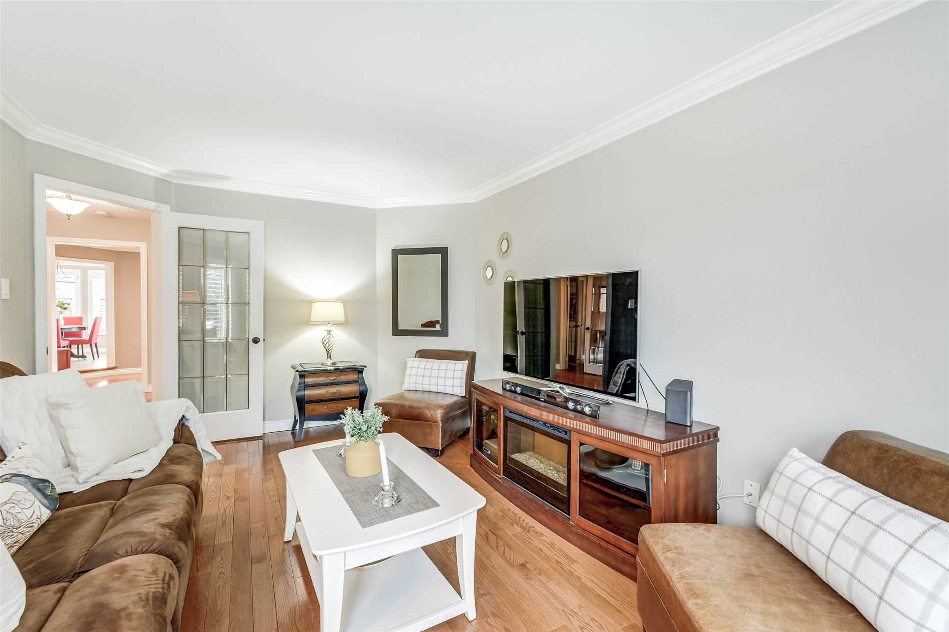 27 Charing Cres