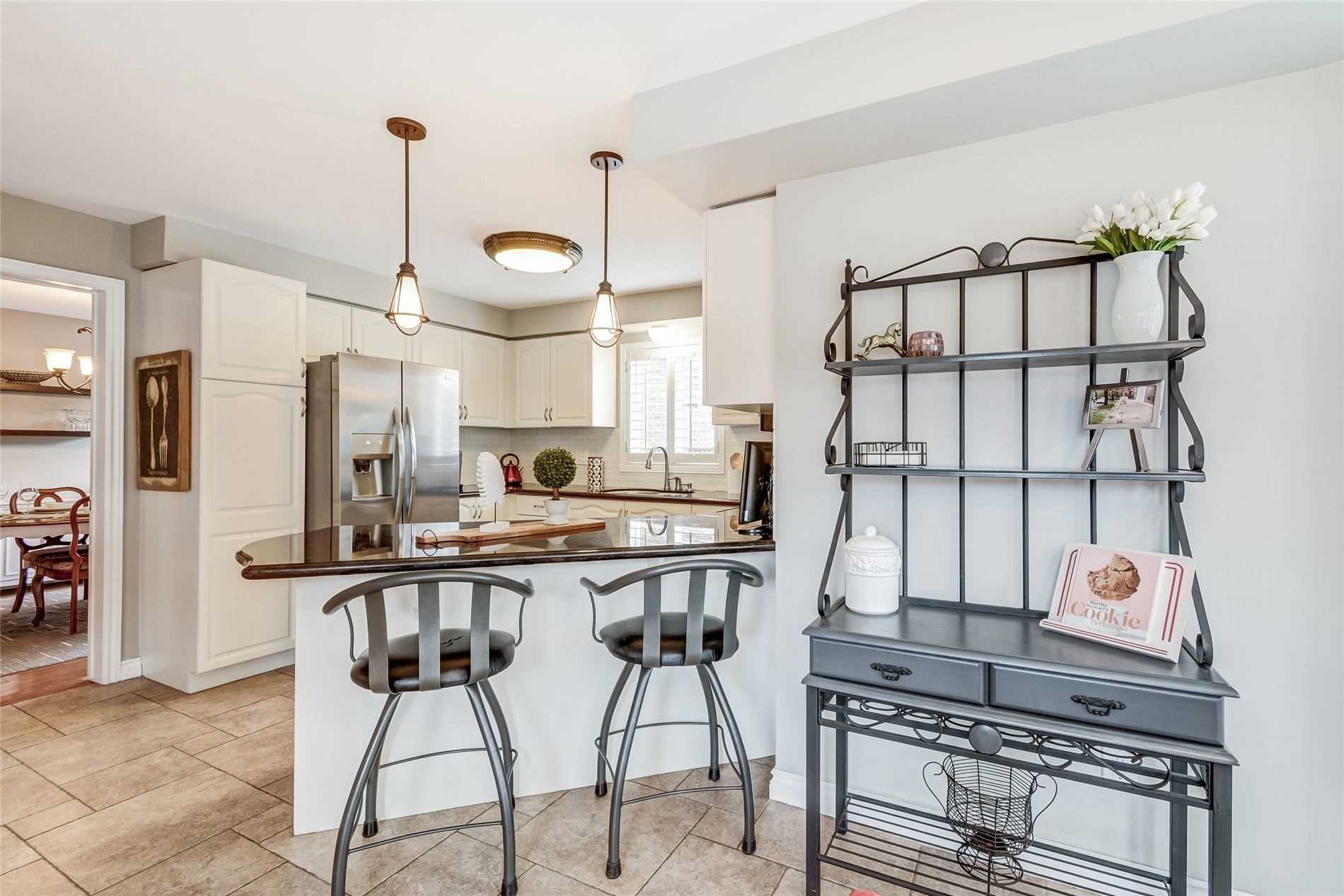 27 Charing Cres