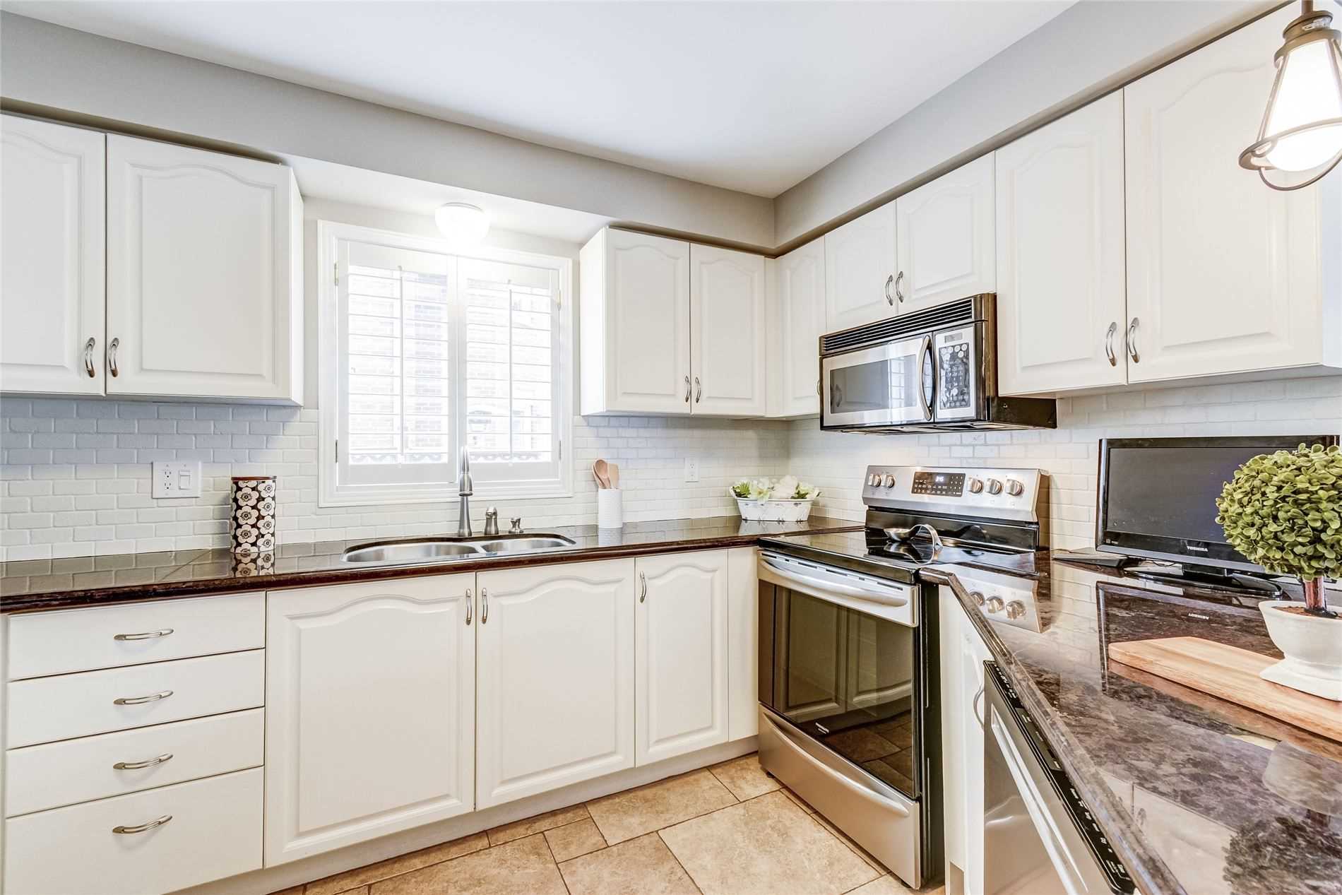 27 Charing Cres