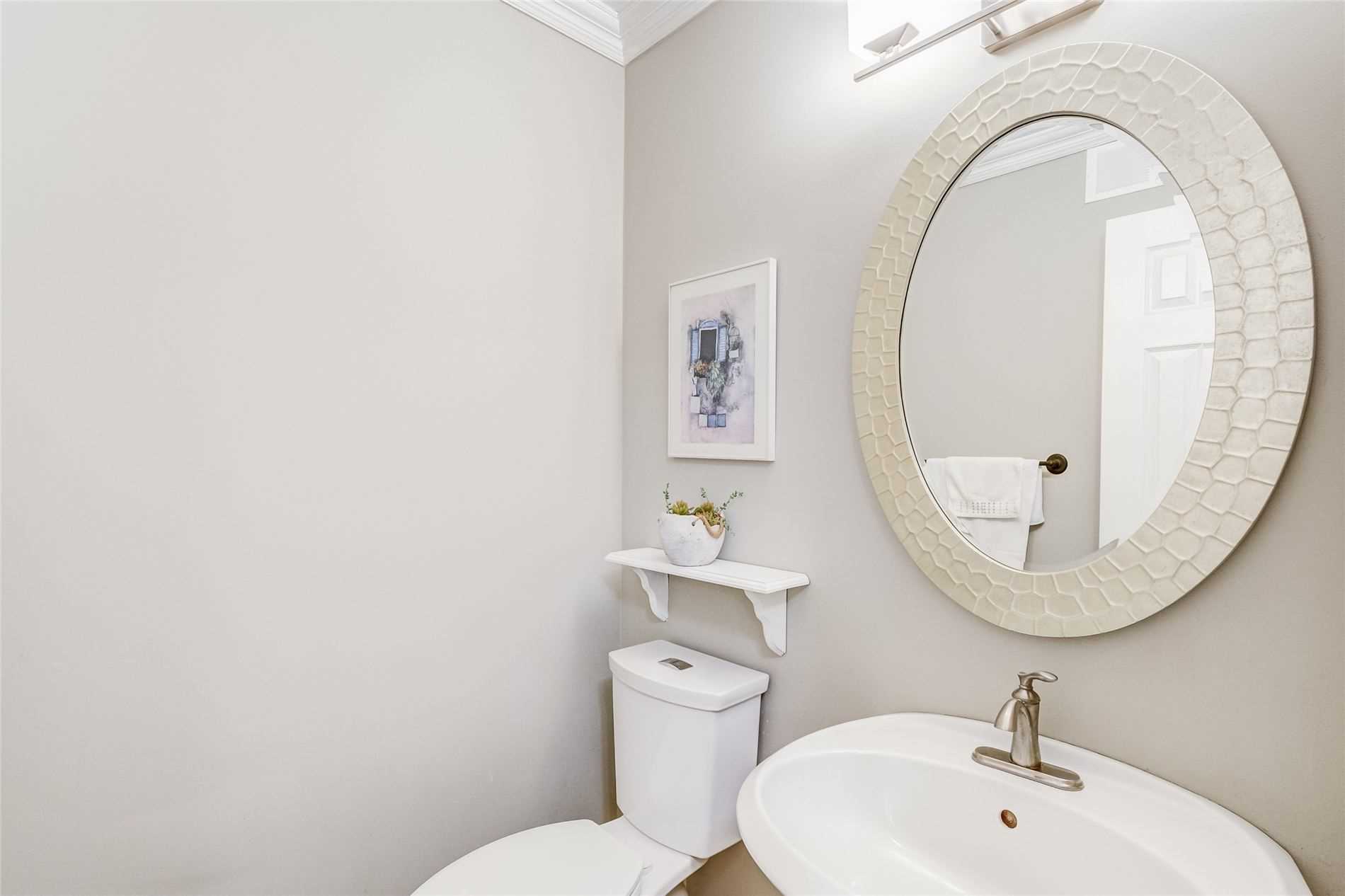 27 Charing Cres