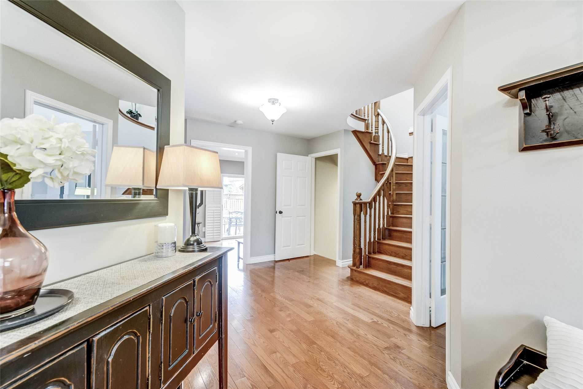 27 Charing Cres