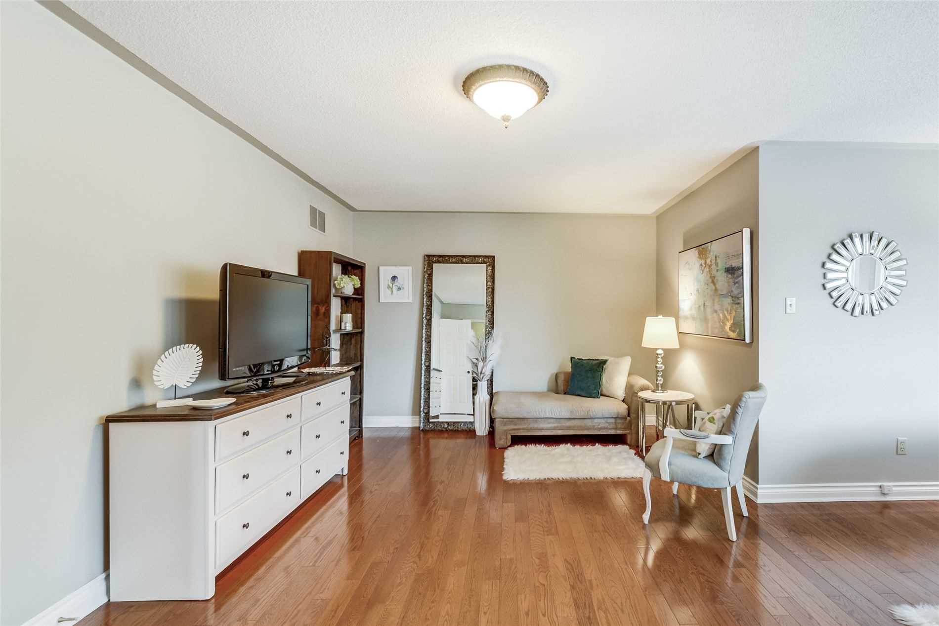 27 Charing Cres