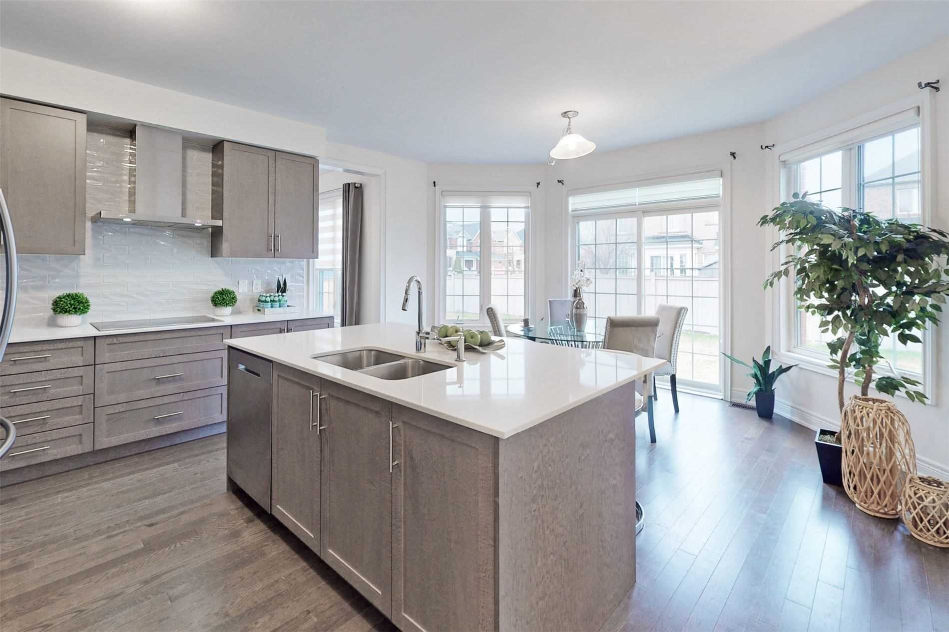 2 Downy Emerald Dr