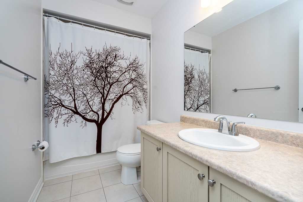91 Collier Cres