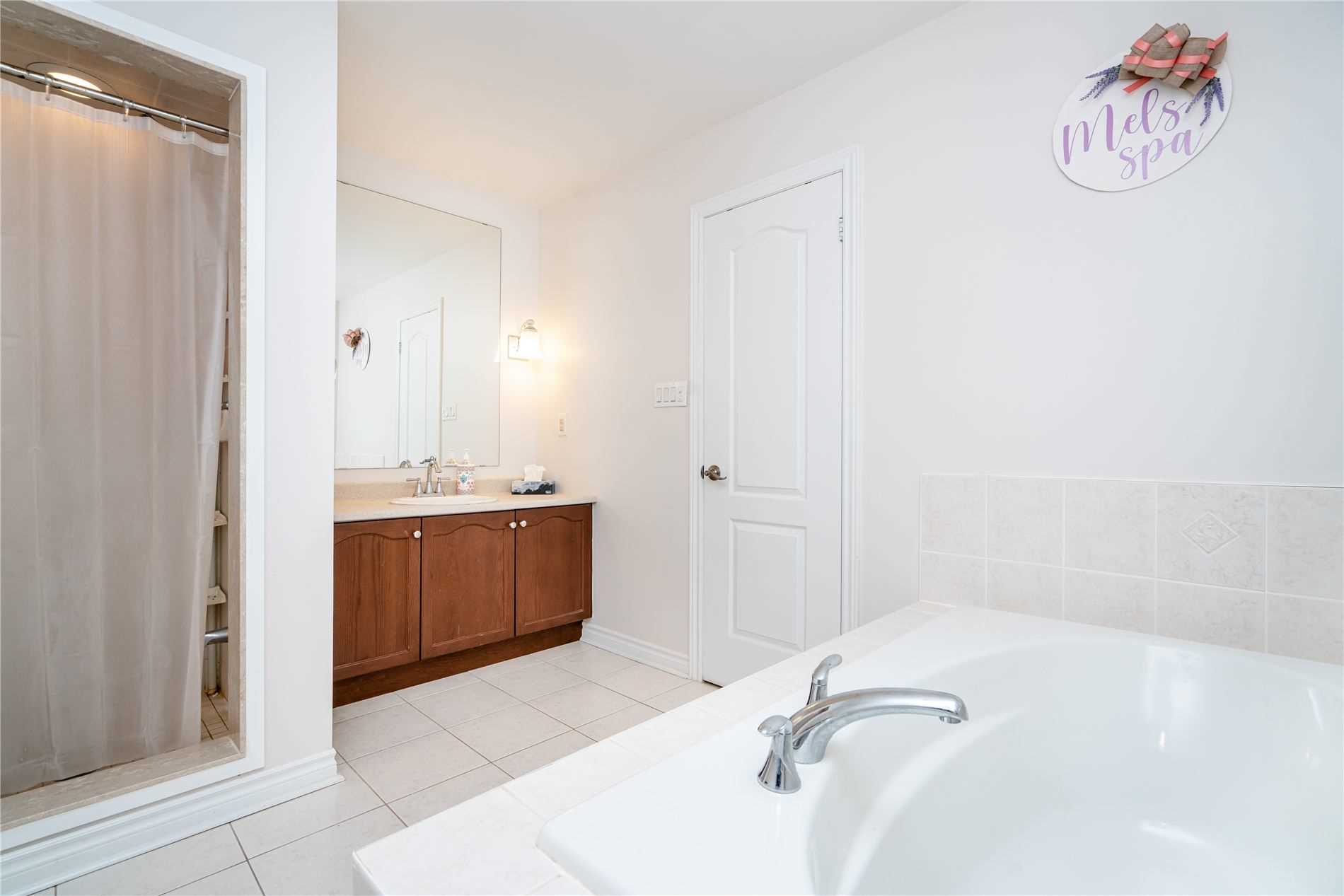 91 Collier Cres
