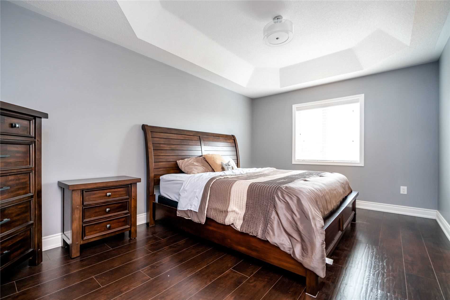 91 Collier Cres