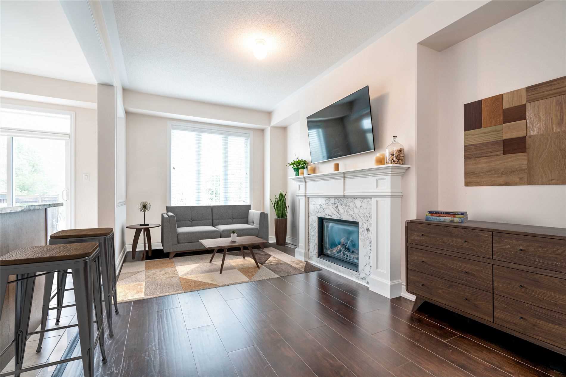 91 Collier Cres