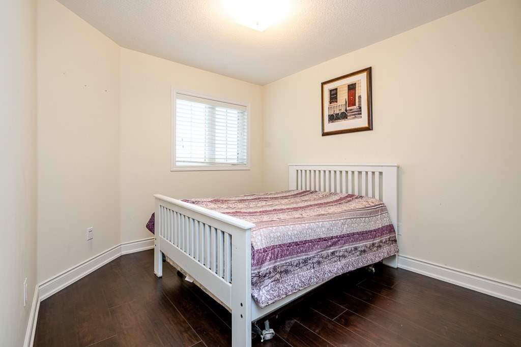 91 Collier Cres