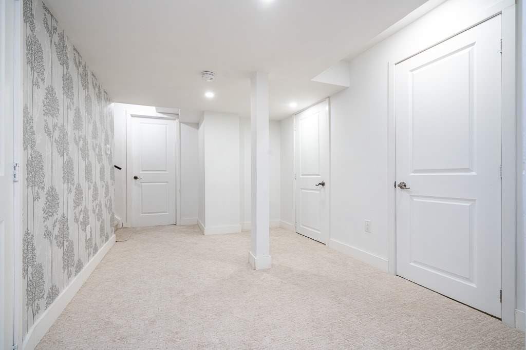 91 Collier Cres