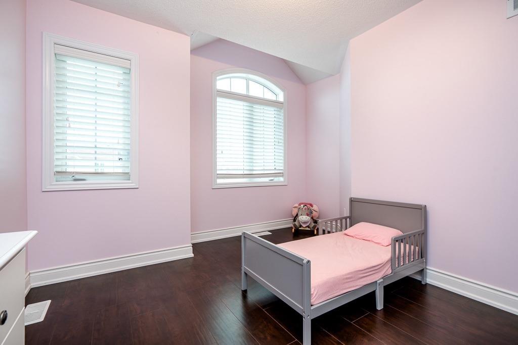91 Collier Cres