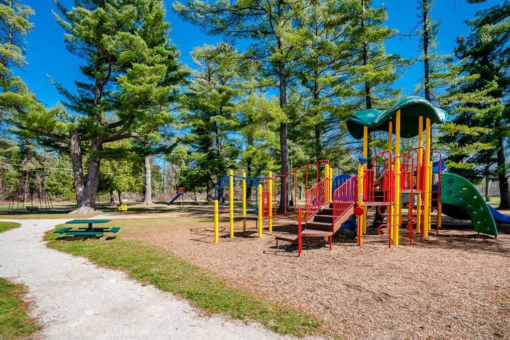 91 Collier Cres