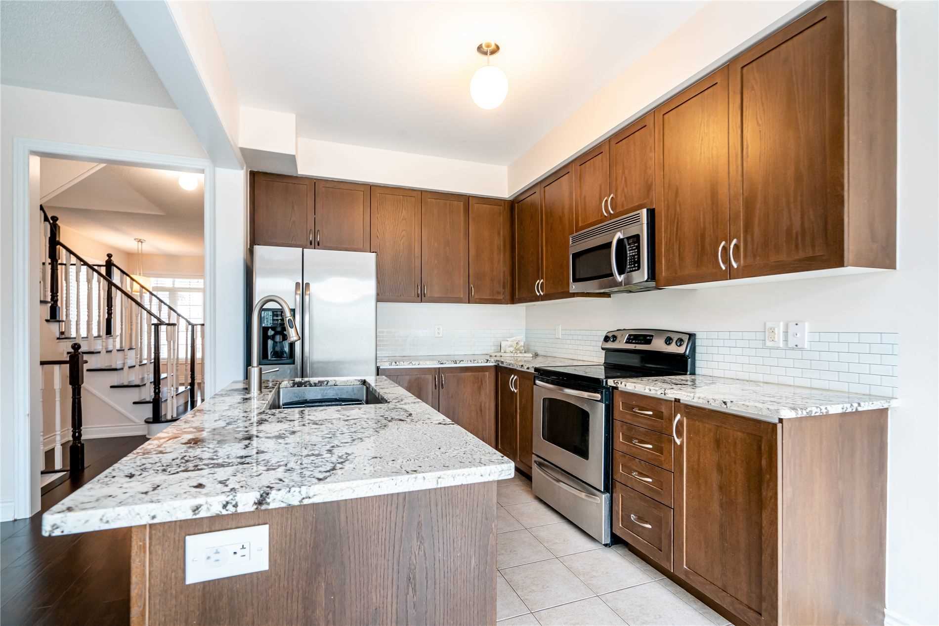 91 Collier Cres