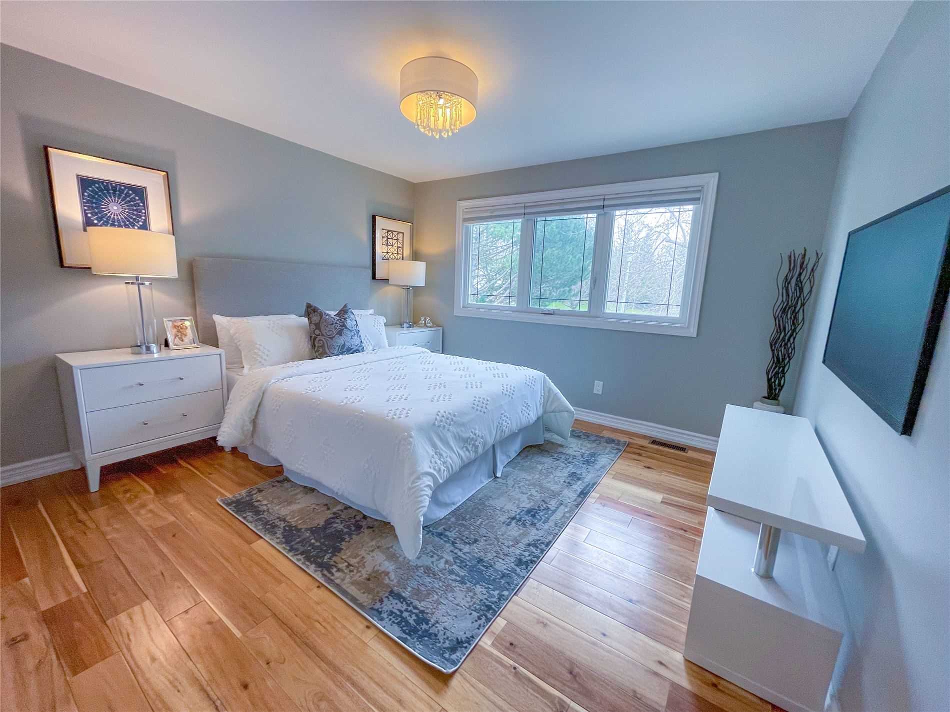 9 Cedar Cres