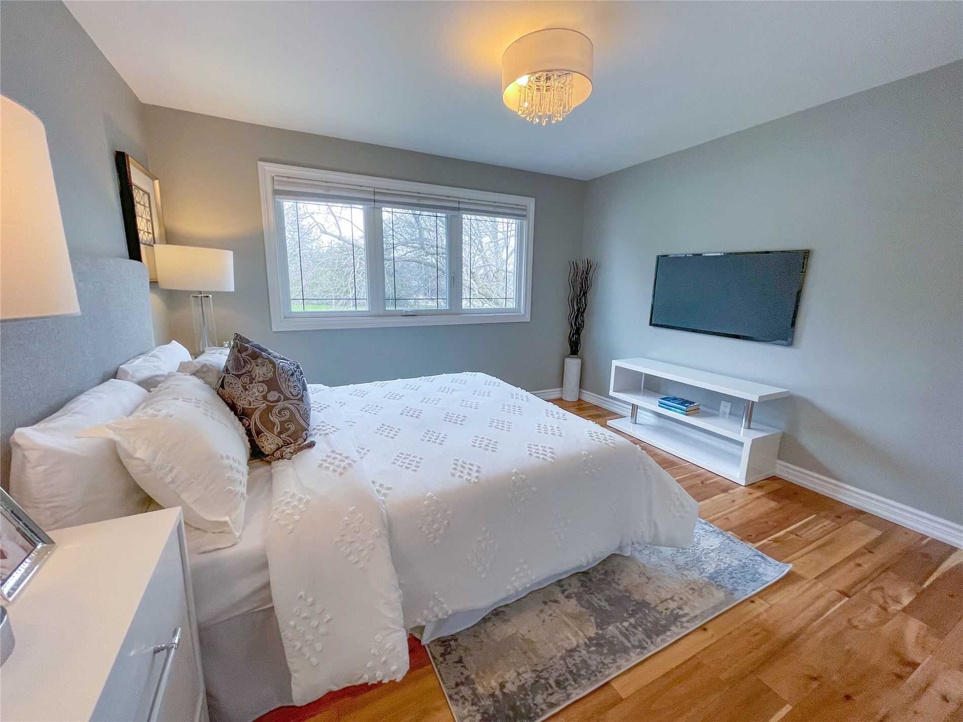 9 Cedar Cres