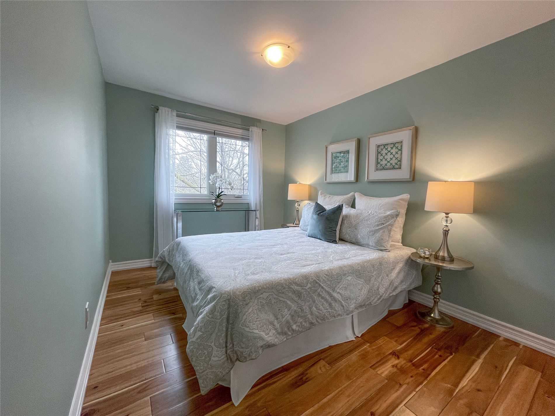 9 Cedar Cres