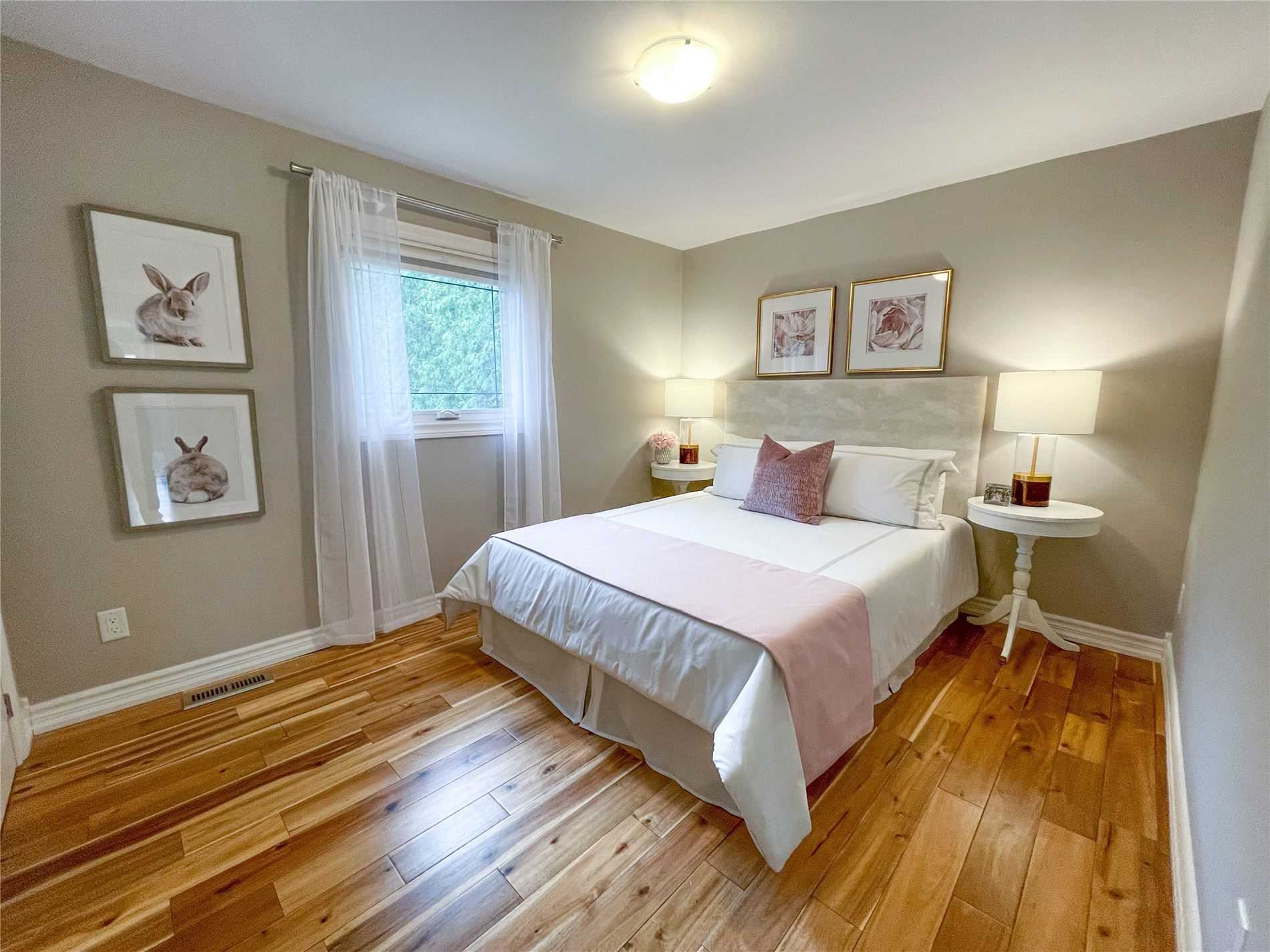 9 Cedar Cres