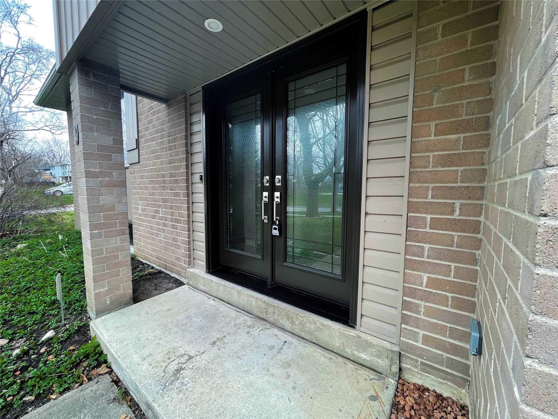 9 Cedar Cres
