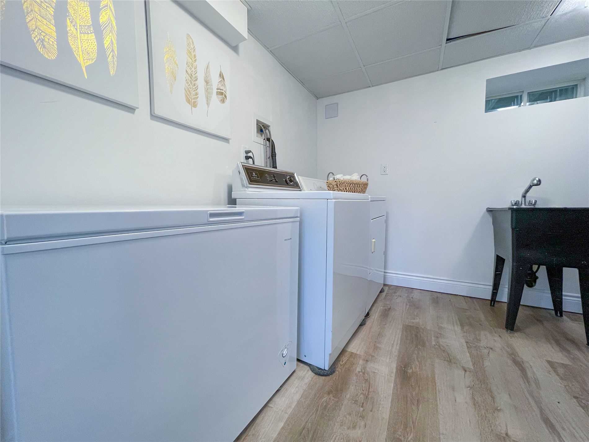 9 Cedar Cres