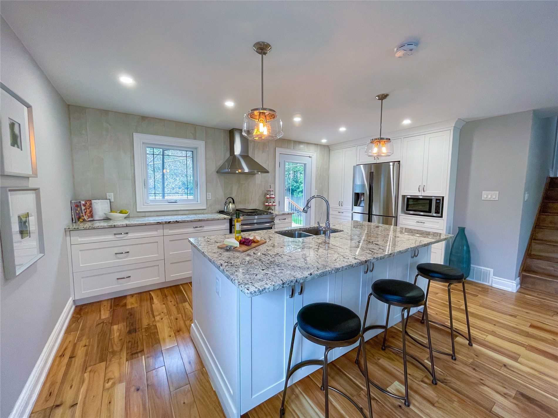 9 Cedar Cres