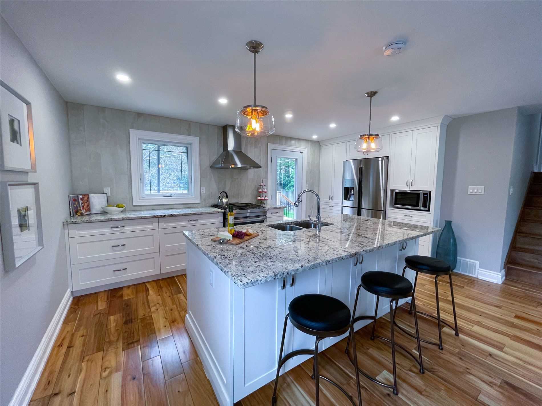 9 Cedar Cres