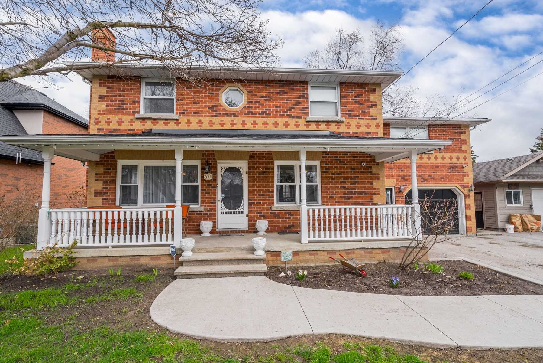 371 Boyer St