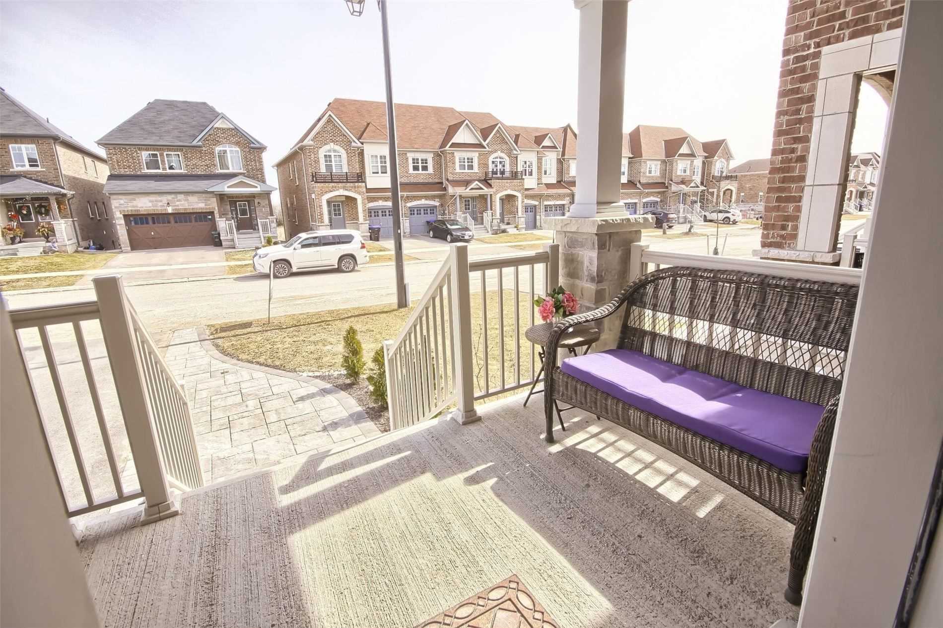 1153 Peelar Cres