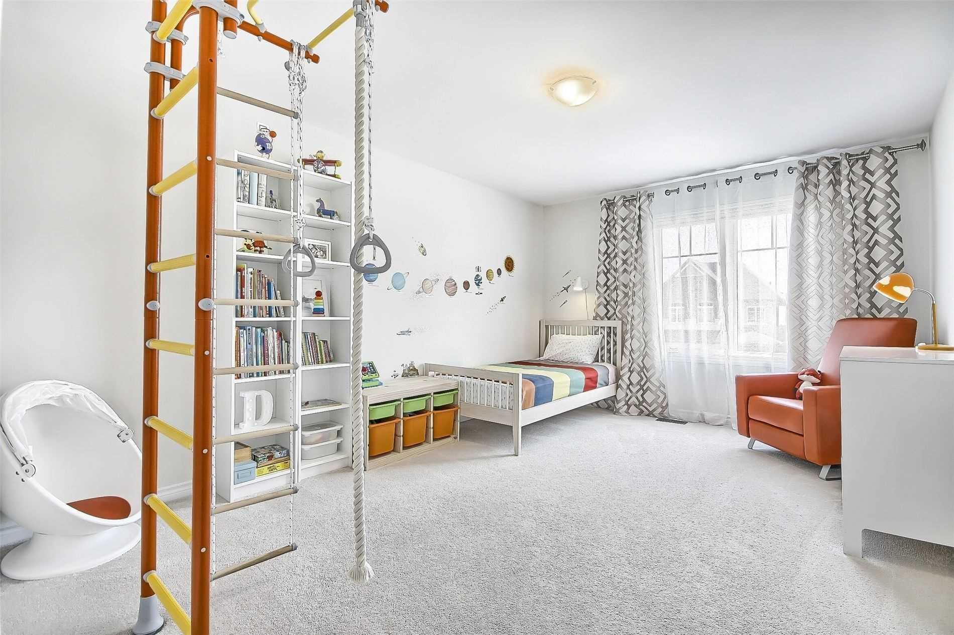1153 Peelar Cres