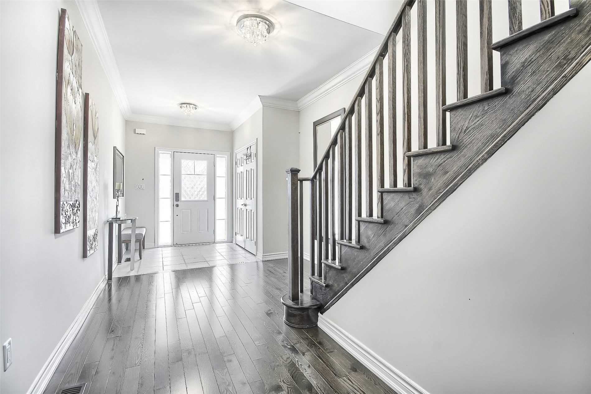 1153 Peelar Cres