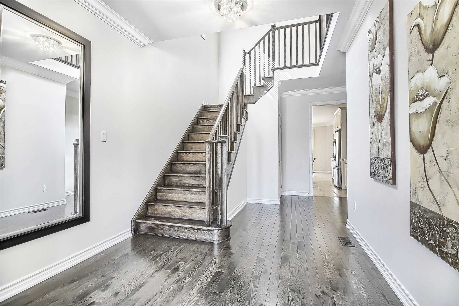 1153 Peelar Cres
