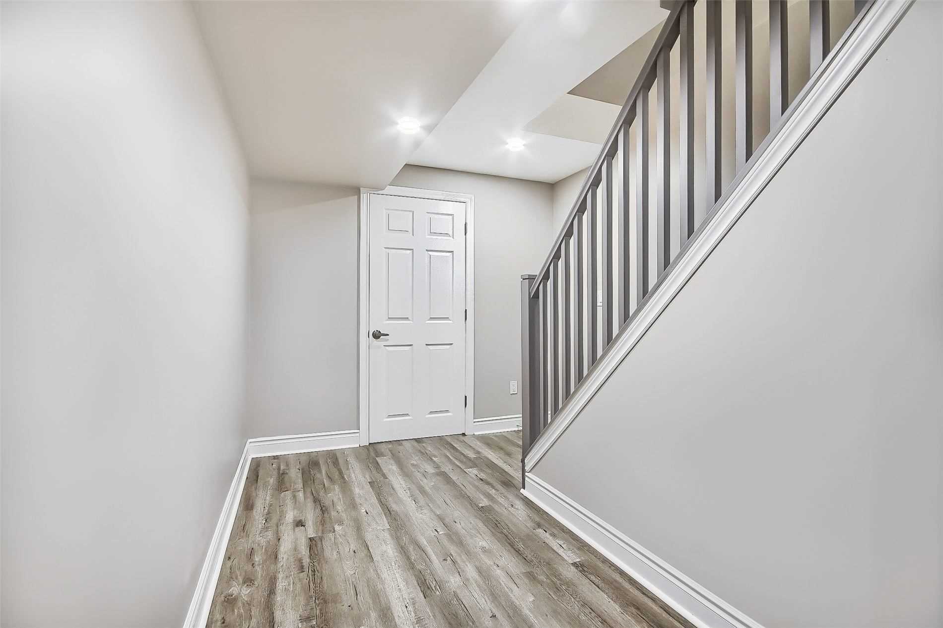1153 Peelar Cres